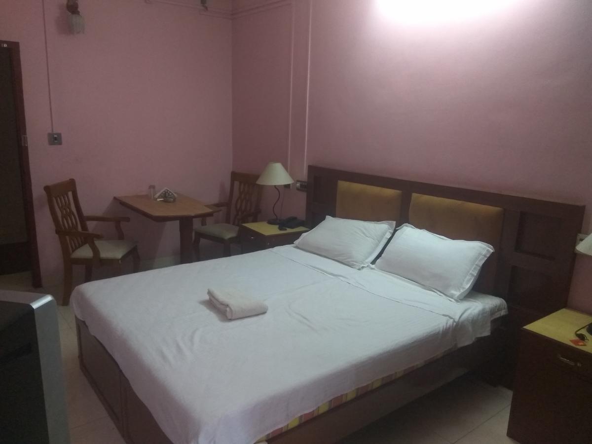 Hotel Malika Residency Ettumanoor Exterior foto